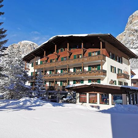 Hotel La Plaza Corvara In Badia Eksteriør billede