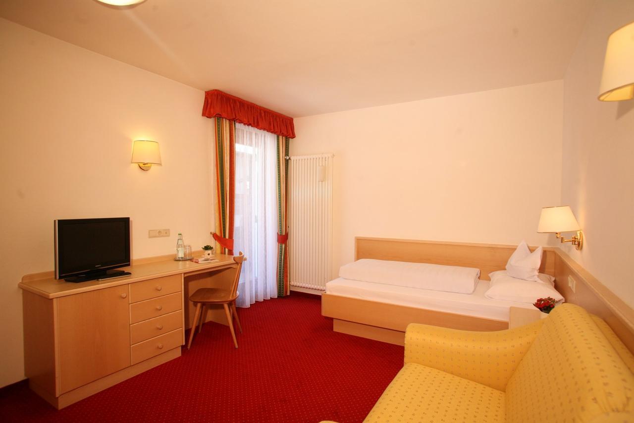 Hotel La Plaza Corvara In Badia Eksteriør billede